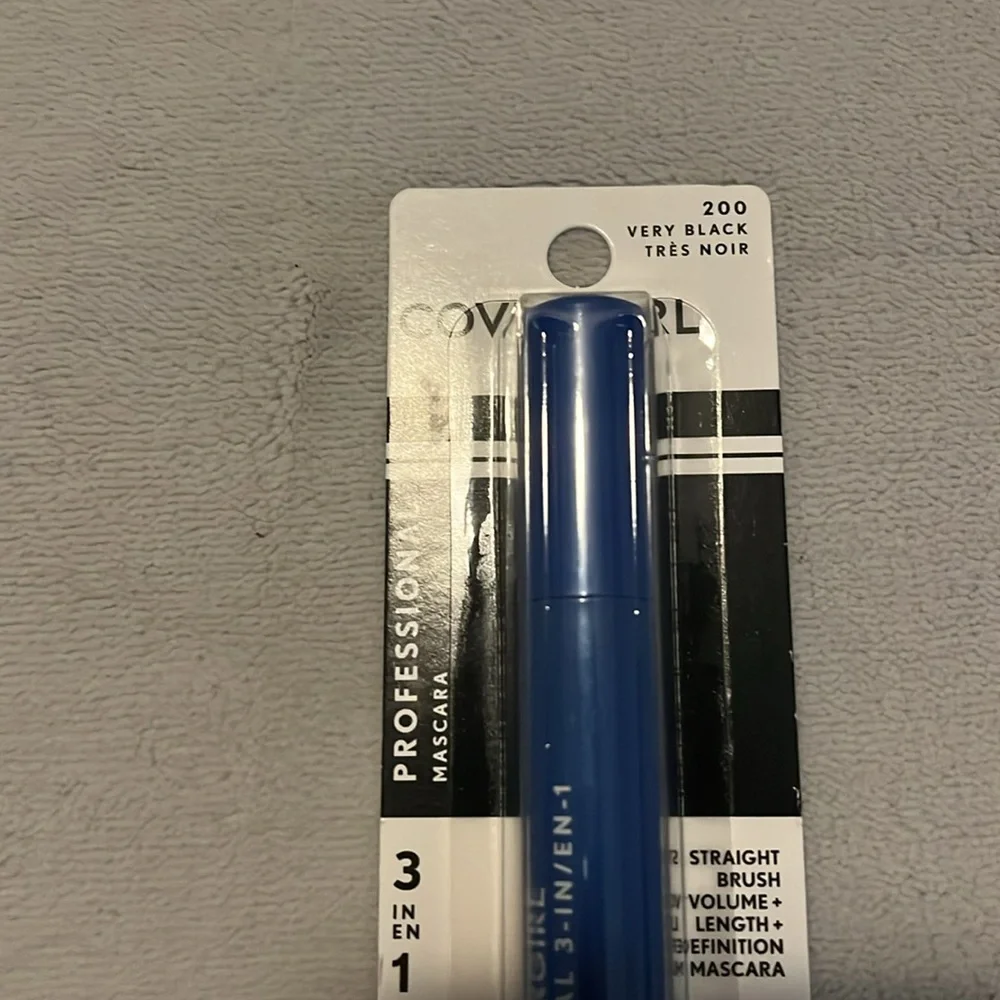 NWT CoverGirl Professional Mascara - Very Black
